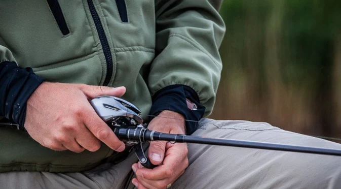 Рибар в Гърция хвана акула на въдицата си: Ето какво се случи (ВИДЕО)