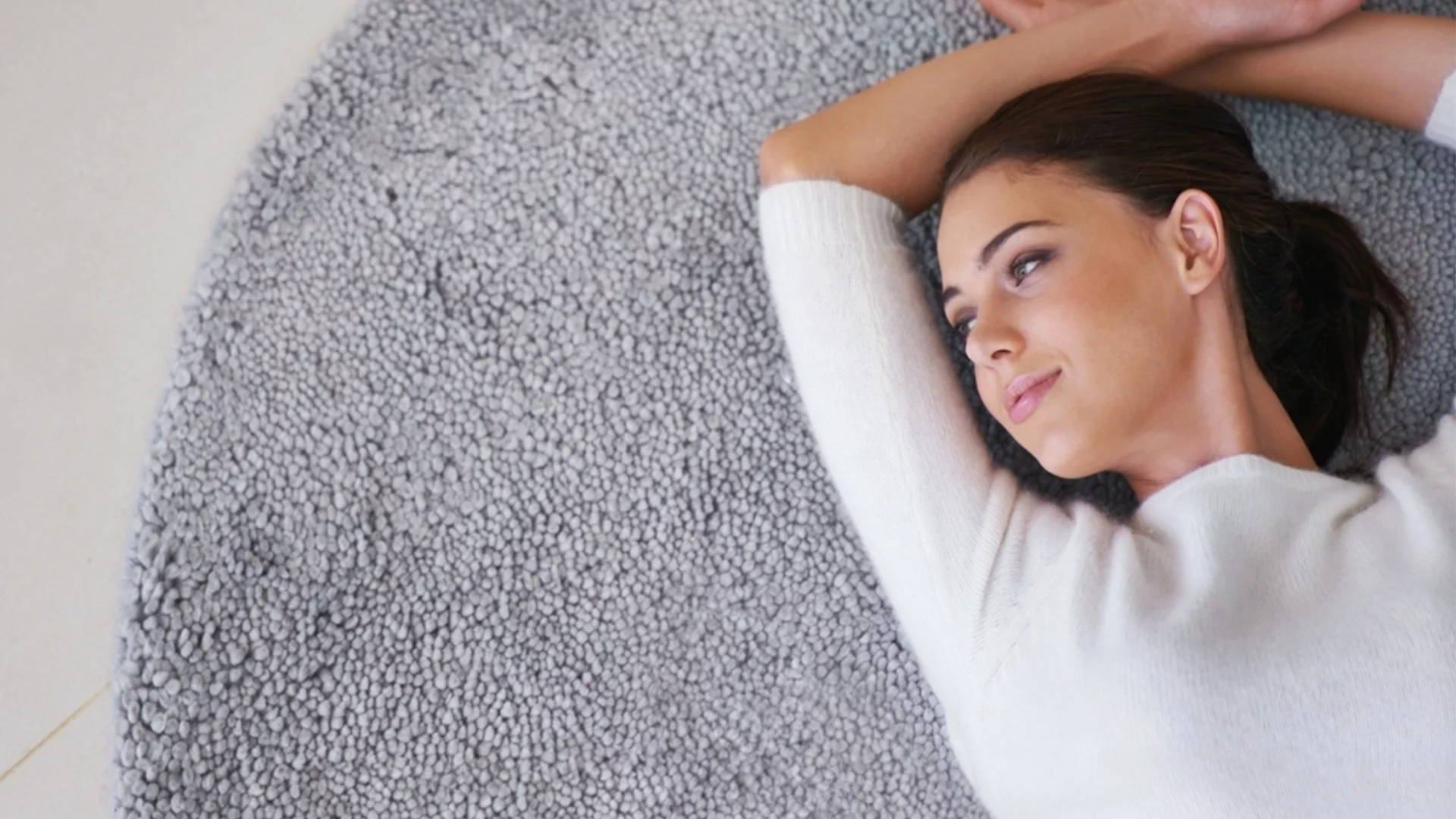 Без химия: Как лесно да премахнете неприятната миризма от килима