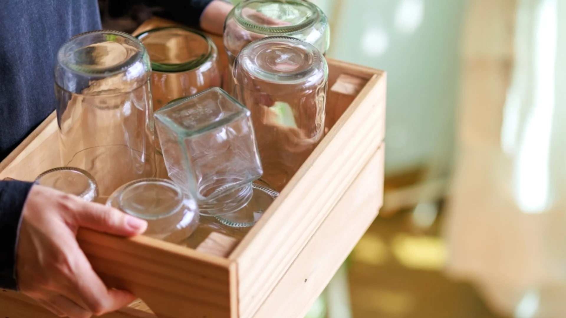 Най-лесният начин за премахване на стикери от стъкло