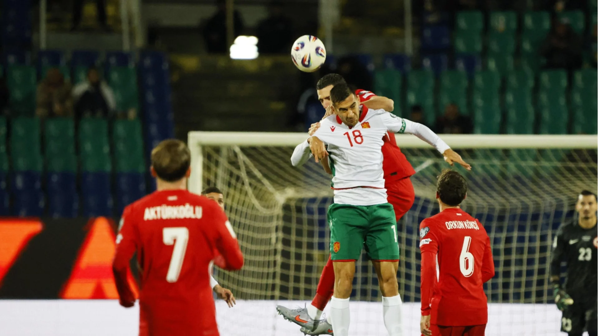 Скандалът с Вуцов дава шанс за дебют: Разкриха кой ще пази за България срещу Турция