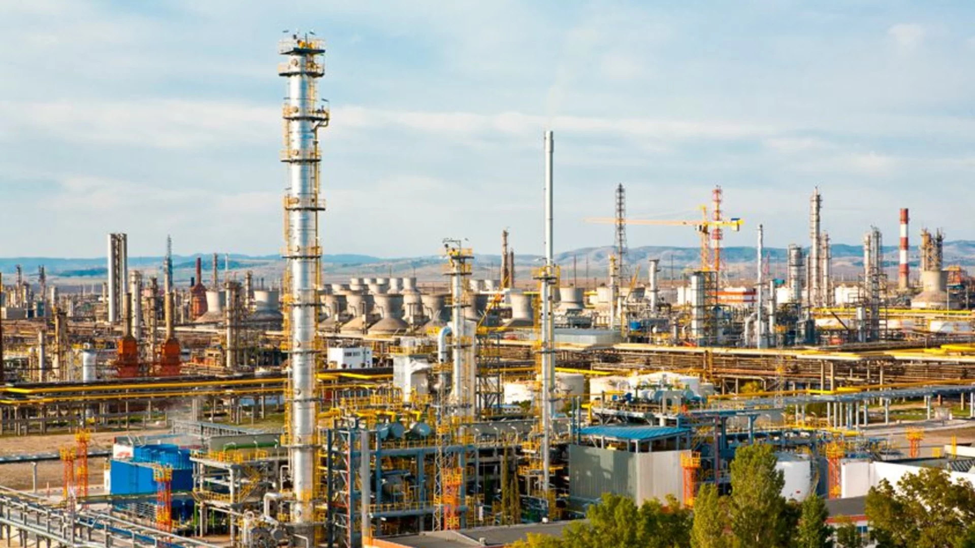 "Горчивият урок" от "Булгартабак" и опасностите, ако БЕХ купи "Лукойл": Говори проф. Асен Асенов от Вашингтон