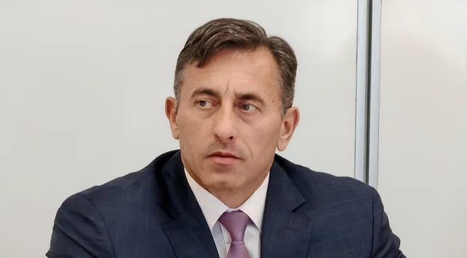 Минало и настояще: Управляващи и опозиция в сблъсък за Румен Спецов и "Лукойл"