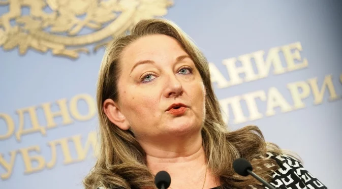 Деница Сачева се отрече от думи по адрес на Спецов: Защо човек, "ощетил държавата", продължава да бъде шеф на НАП?