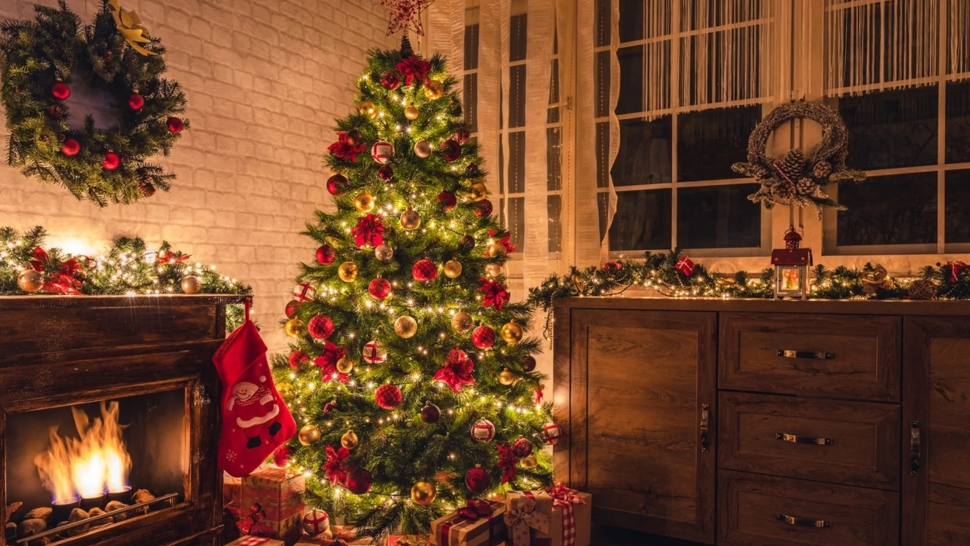 Как да украсим коледната елха: Пълно ръководство за блестящи празници