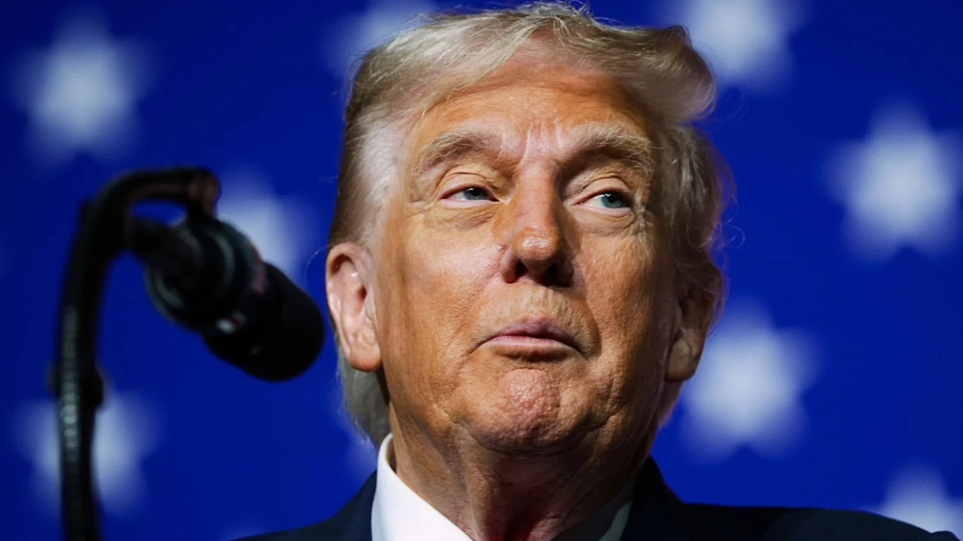 Тръмп се мъчи да се отърве от сянката на Епстийн и унижи скандална конгресменка