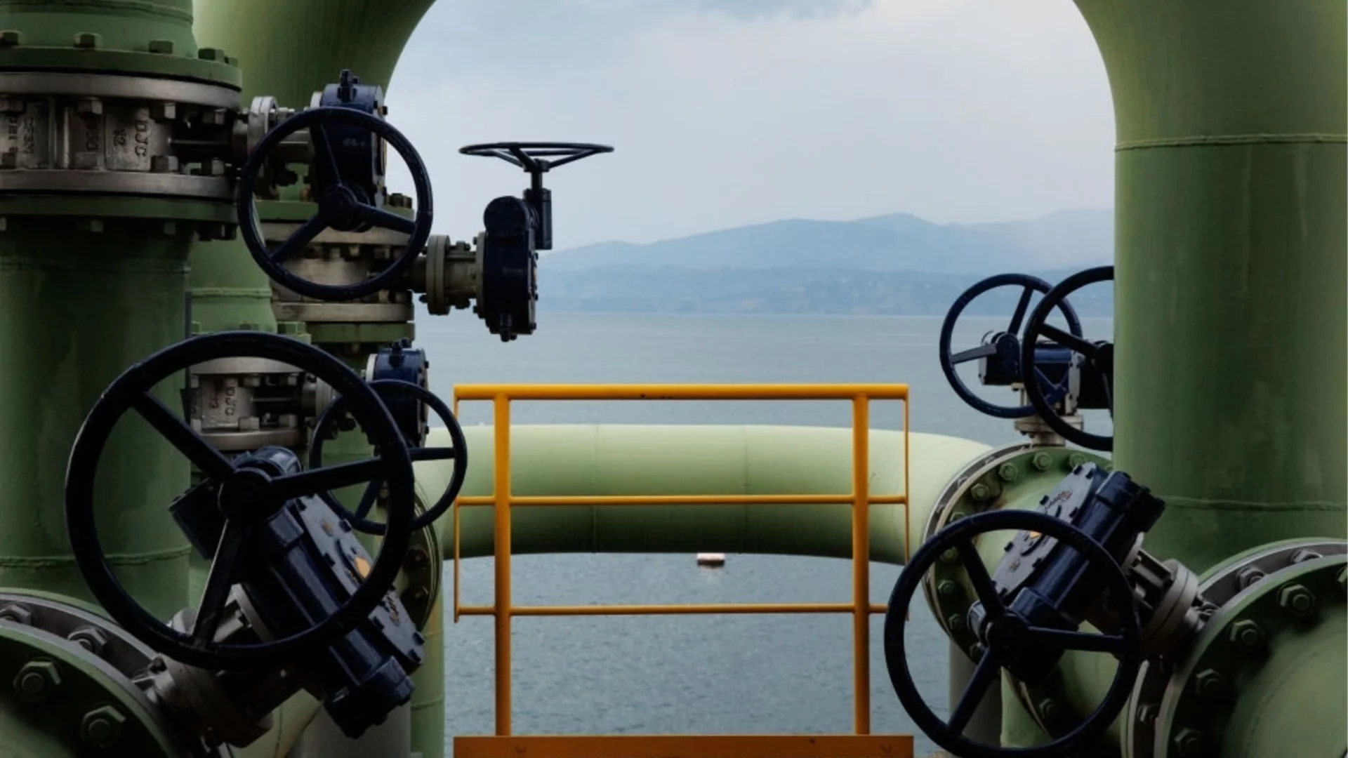 САЩ потвърдиха: Сърбия има три месеца, за да продаде петролната компания НИС