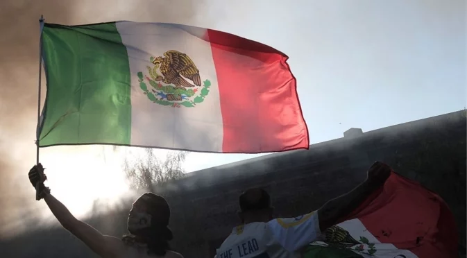 "Поколението Z" срещу корупцията: Протести и сблъсъци с полицията в Мексико (ВИДЕО)