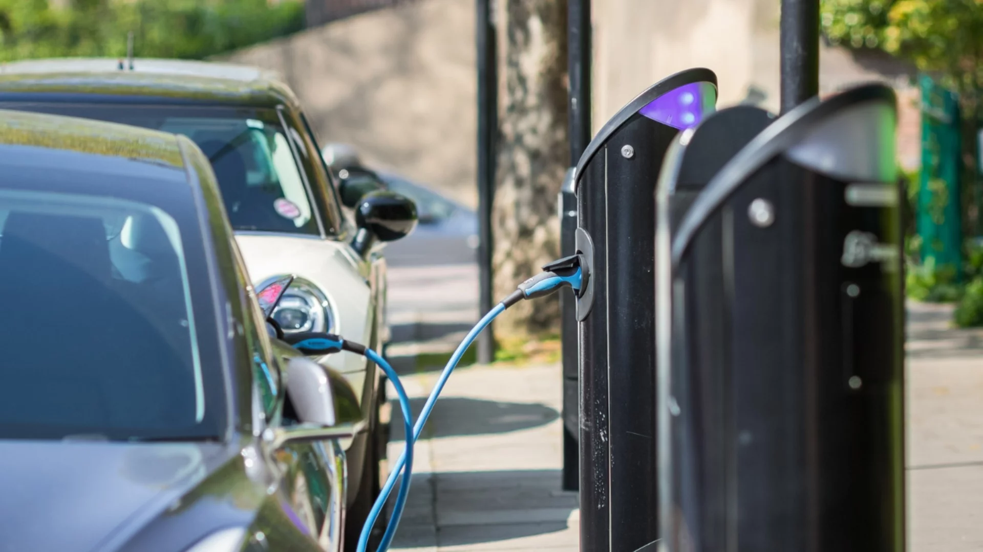 Европейската комисия отпусна милиони на България за автомобилни зарядни станции