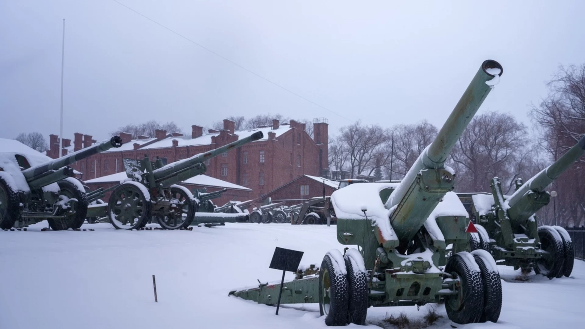 Финландия започна мащабни военни учения край руската граница, бомбардировачи на НАТО предизвикаха руския флот