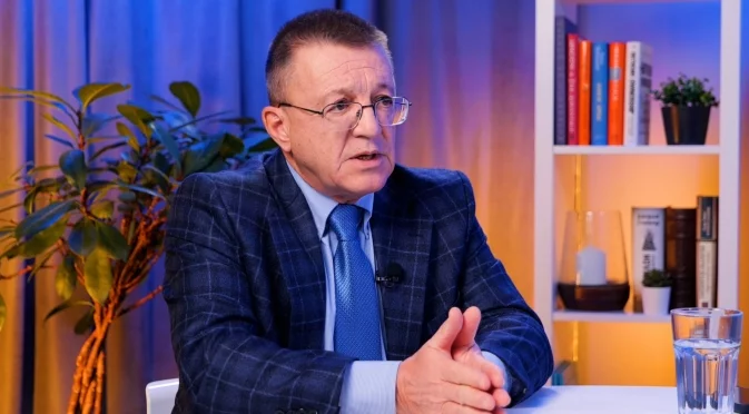 Не управлява правителството, а някой изотзад. От България нищо не зависи - решават Вашингтон и собствениците на рафинерията