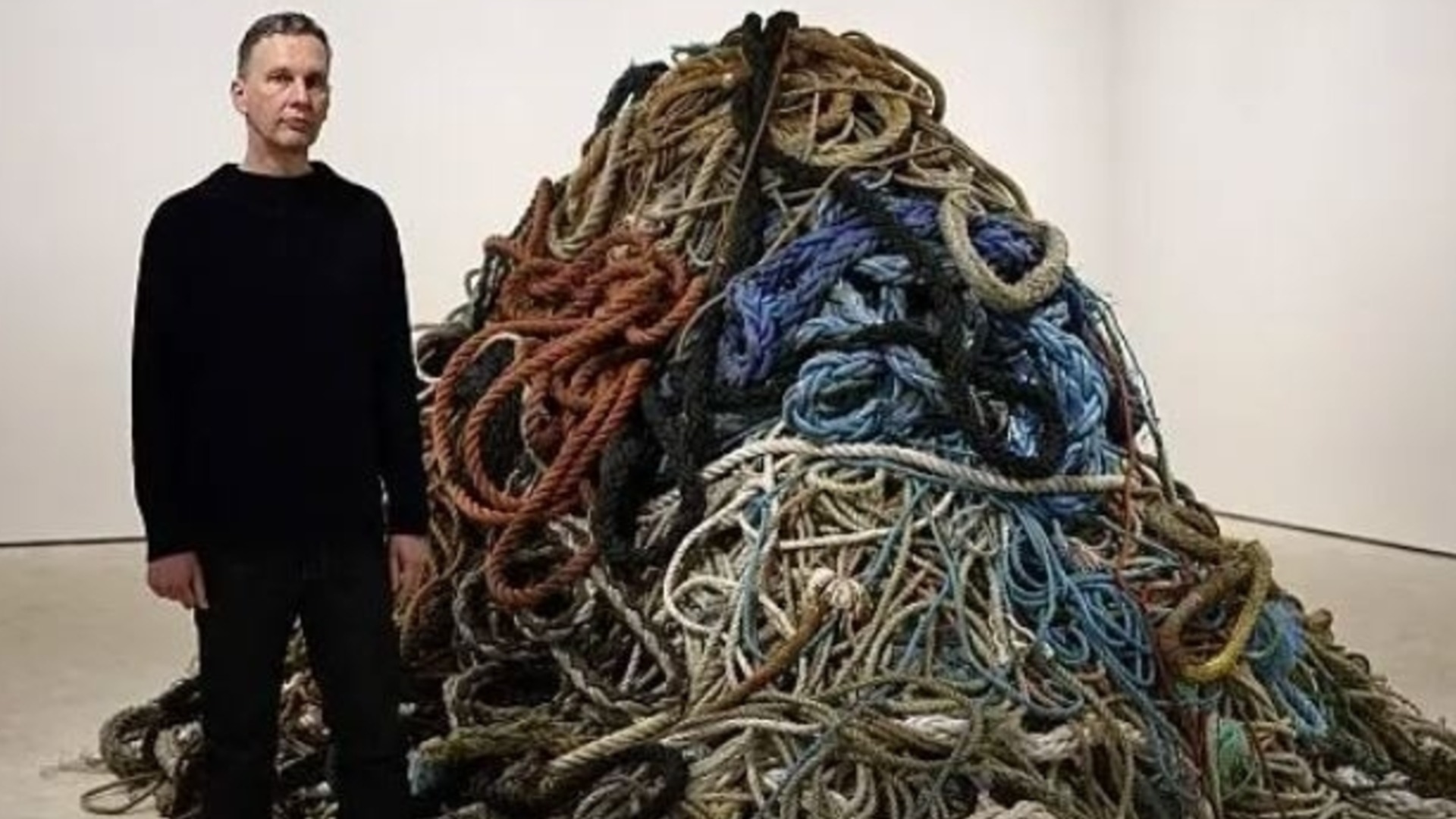 Купчина боклук или изкуство? Художник продава камара изгнили въжета за 1 млн. паунда