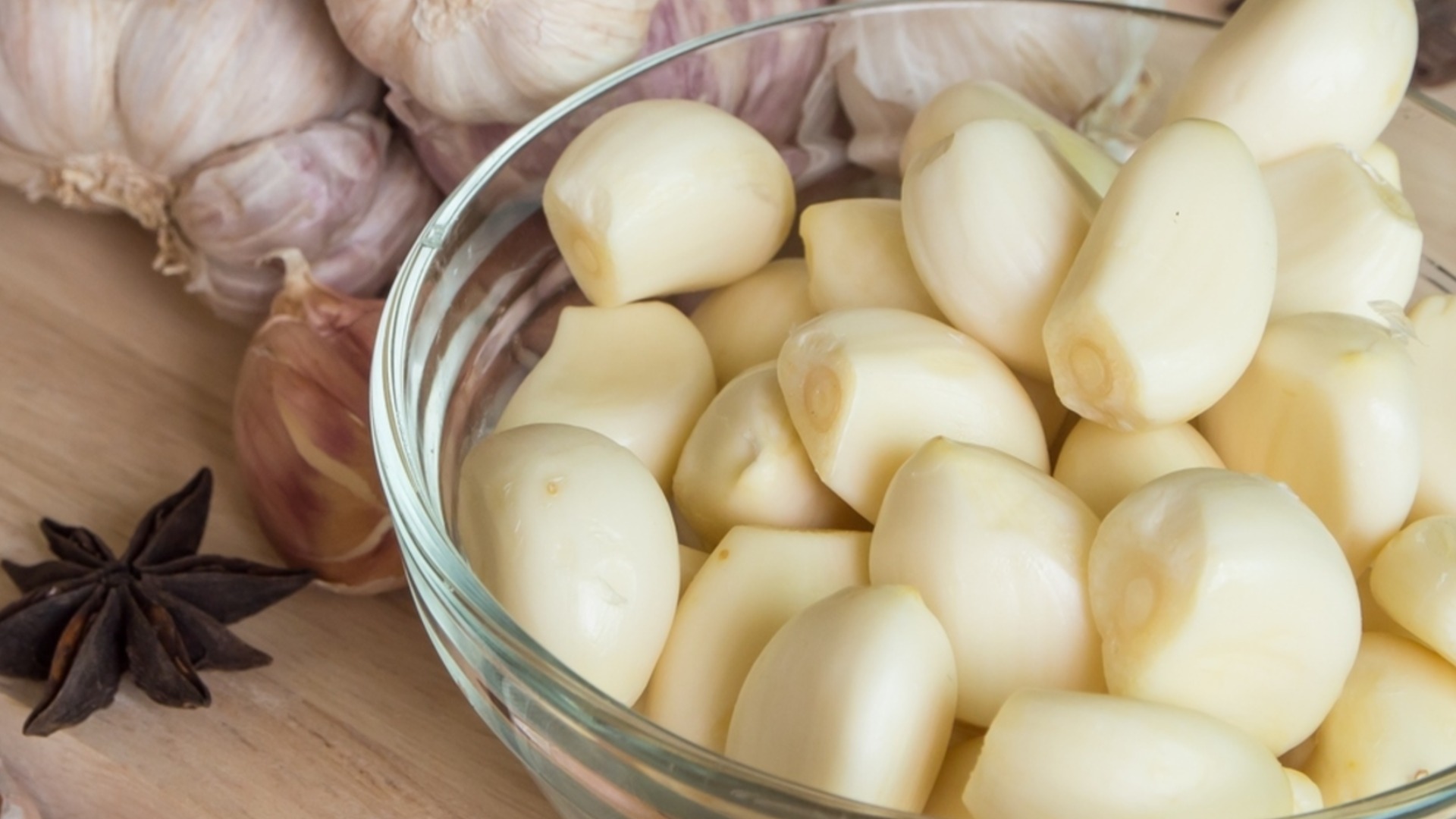 Повечето хора ядат чесън неправилно: Ето как е правилно