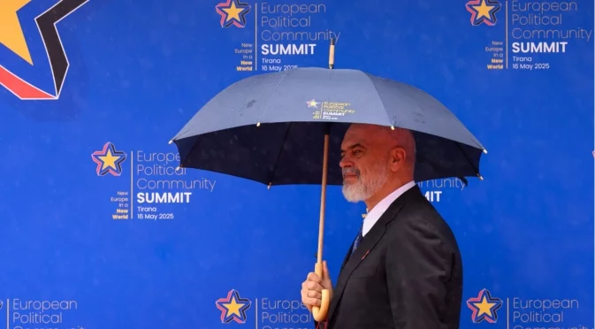 Торта за Еди Рама: Албания се приближава до ЕС, докато РСМ си чака старта (ВИДЕО)