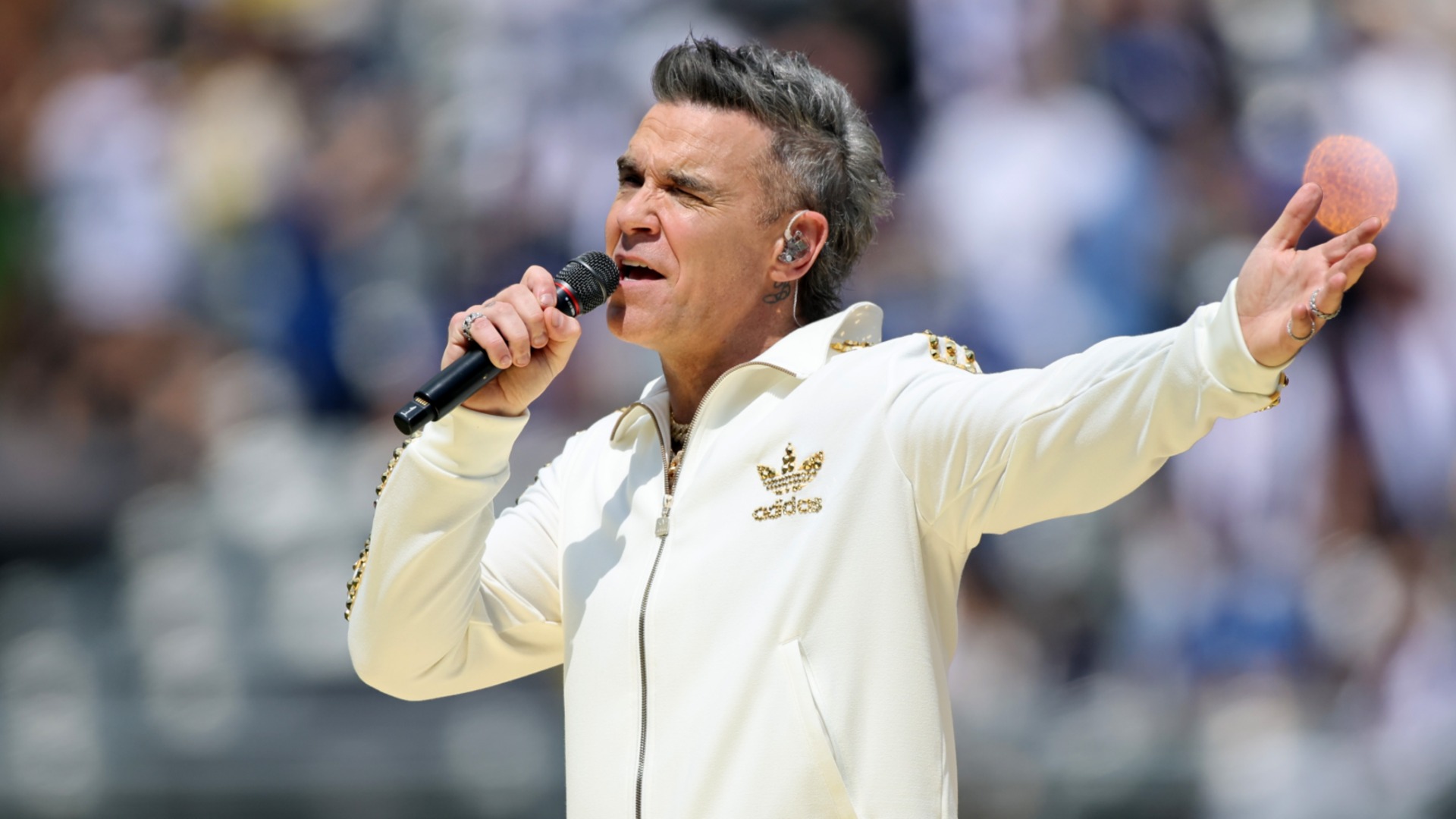 Вече не разпознава конкретни лица: Роби Уилямс призна за сериозно заболяване