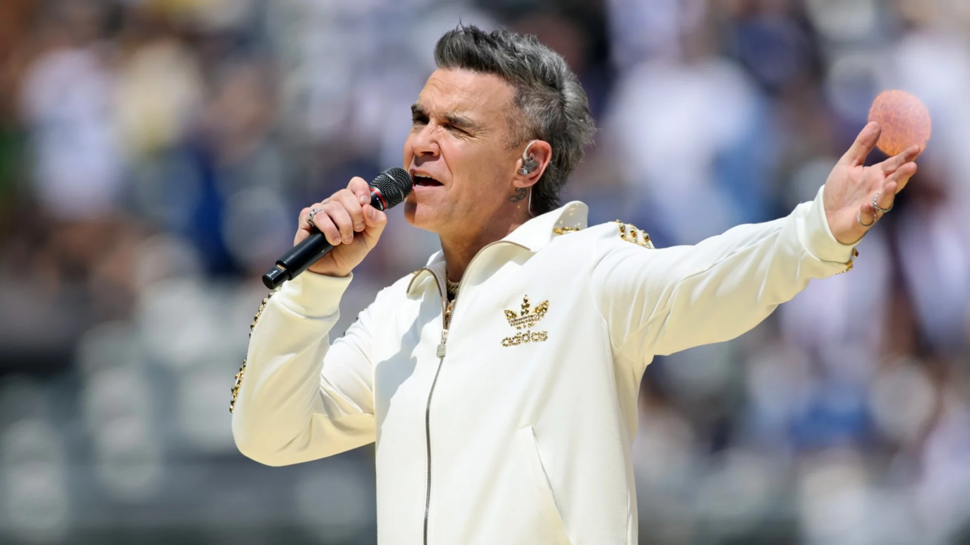 Вече не разпознава конкретни лица: Роби Уилямс призна за сериозно заболяване