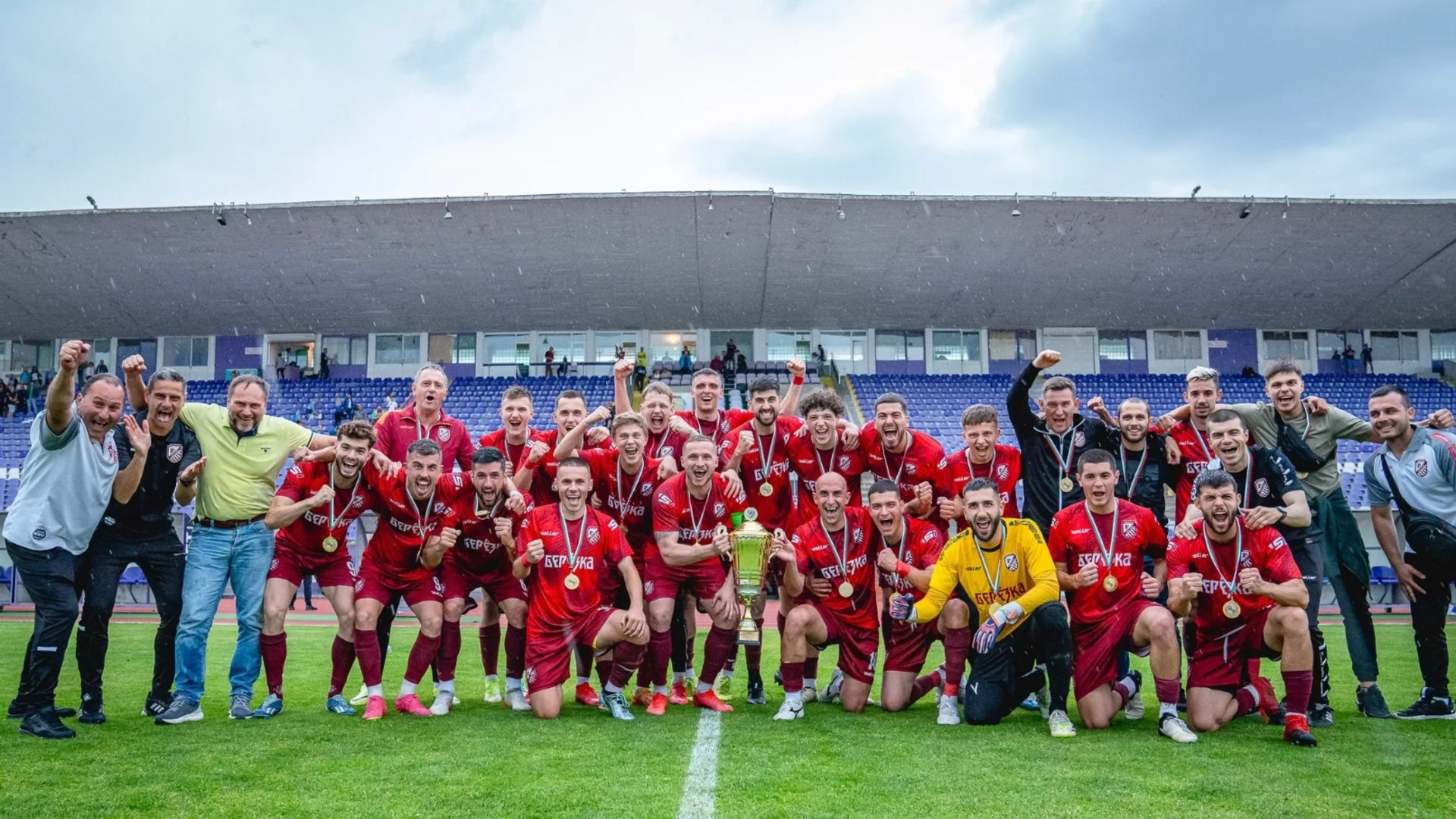 Закъсал тим от Първа лига поглъща кандидат за елита?