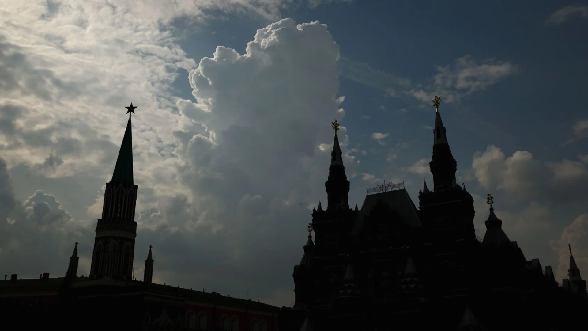 Разказваха ни как на Запад са диваци и се избиват. А тук всички са любезни: Спомен за зародиша на демокрацията в Русия (ВИДЕО)