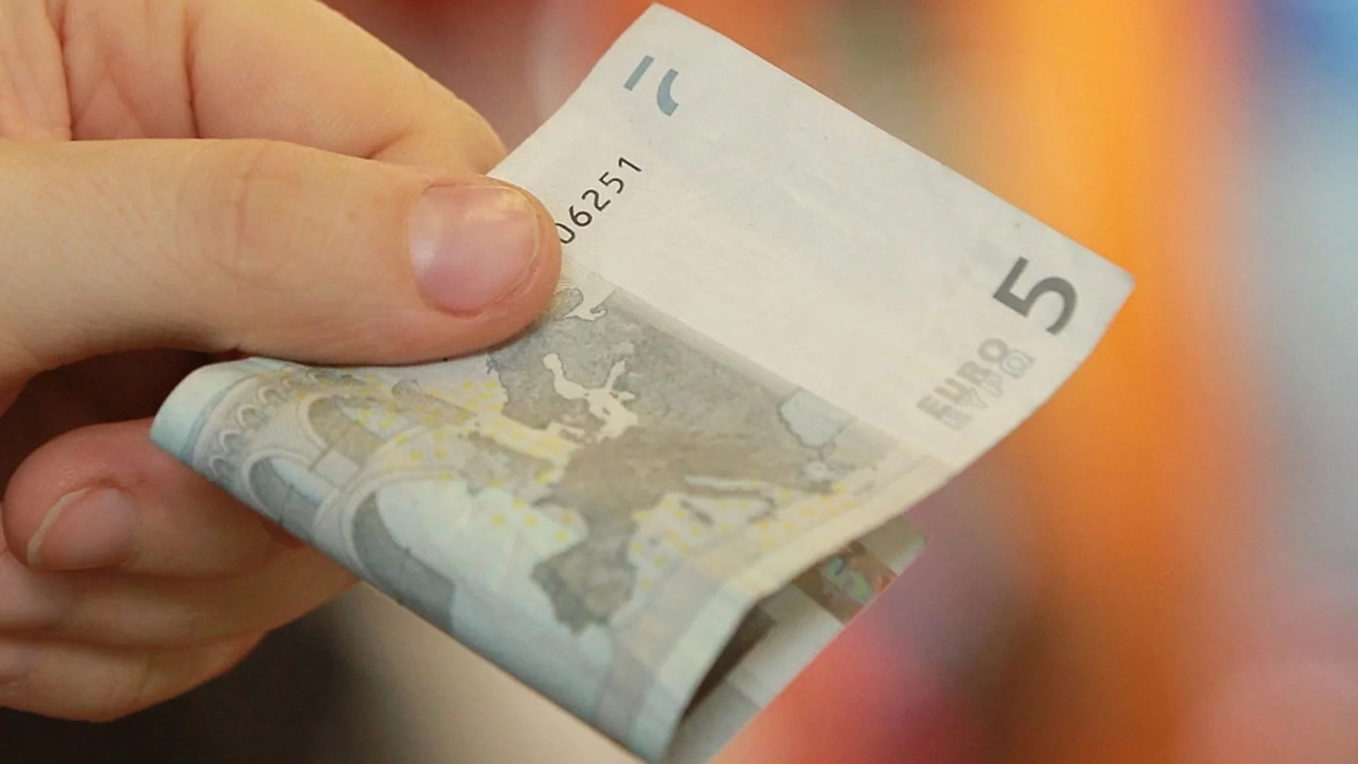 Превалутирането в пощите: Възможни са измами!