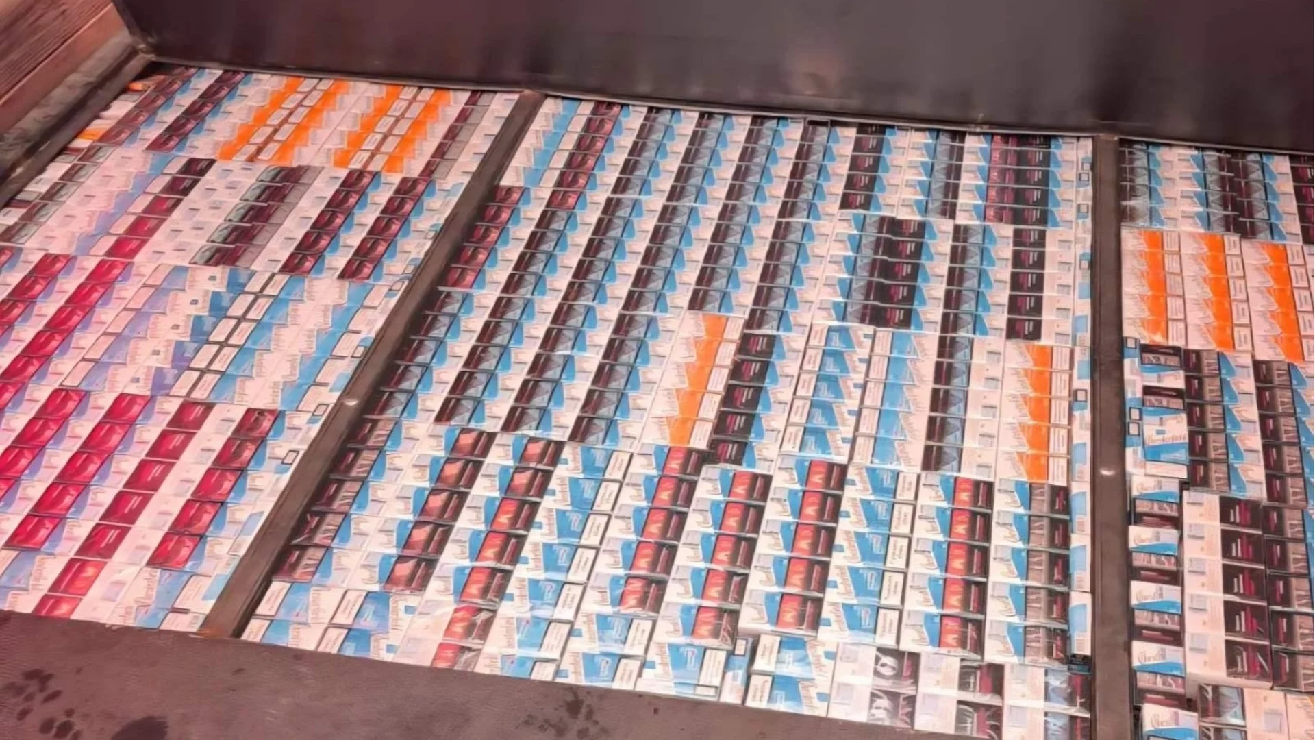 Почти четвърт милион къса: Хванаха нелегални цигари