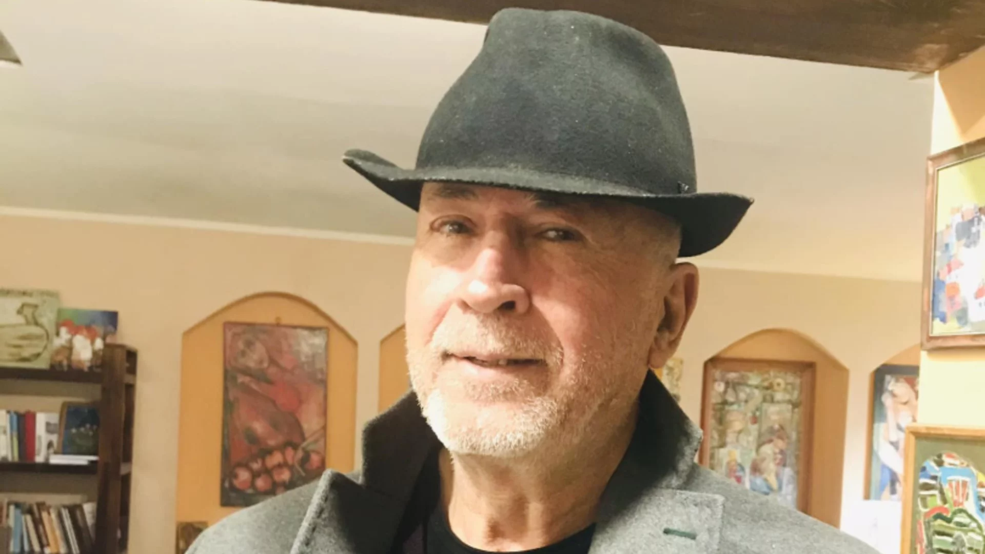 "Преди 10 години те нарекох "новия Левски" от лоялност": Режисьорът Максим Генчев моли Делян Пеевски за пари