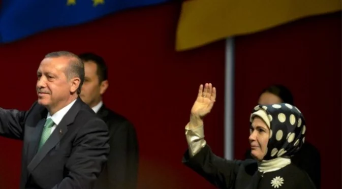 Съпругата на Ердоган: Светът остарява и е все по-самотен