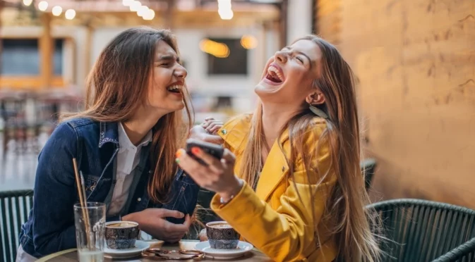 Хороскоп за утре, 19 ноември: Везните ще се смеят от сърце, а Козирозите ще гризнат дръвцето