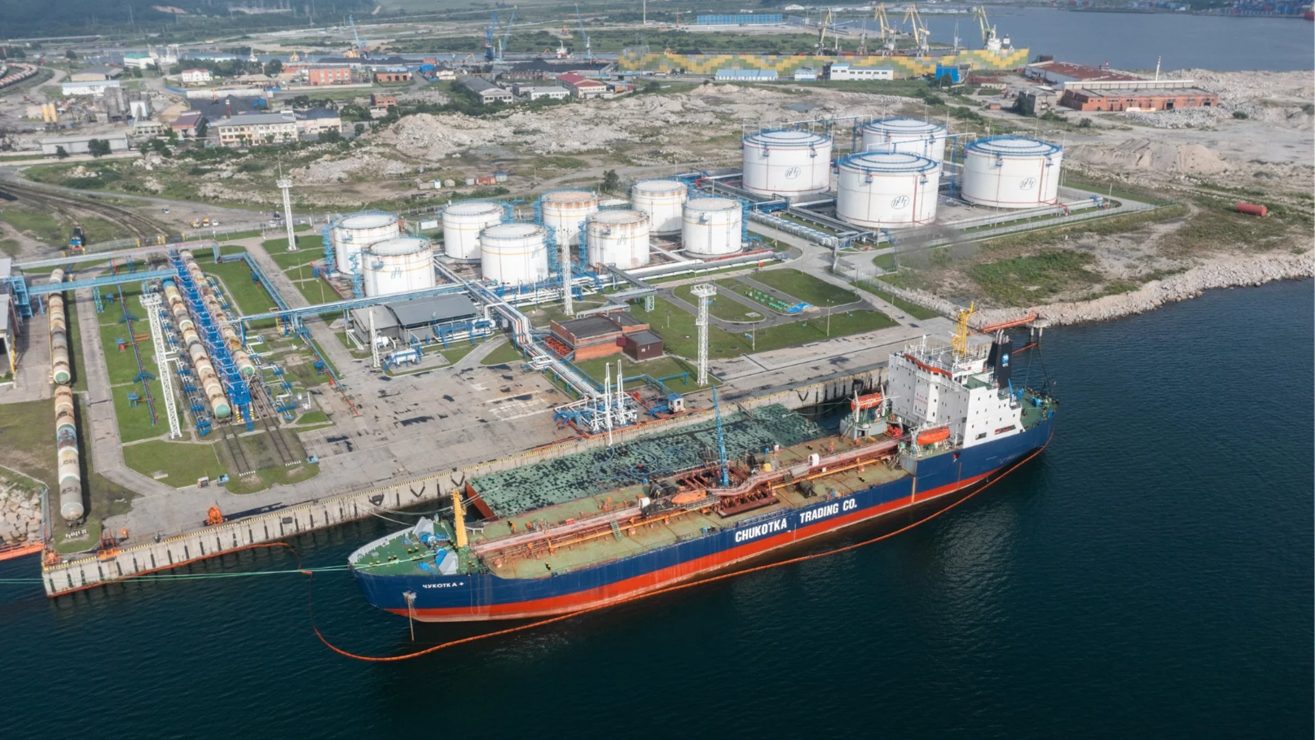 Заради санкциите: Китайските държавни компании обръщат гръб на руския петрол