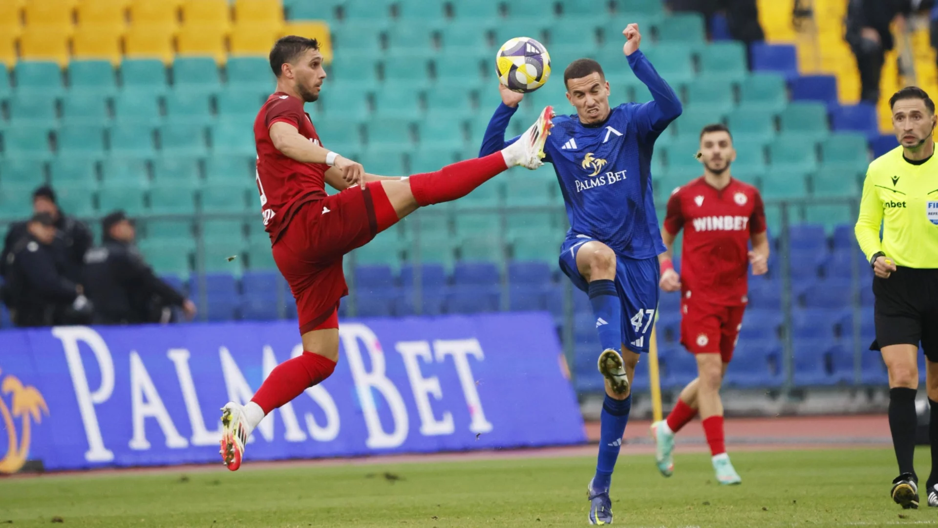 Алжир подлива вода на Левски, звезда на „сините“ пропуска последните 4 мача за годината и старта на подготовката