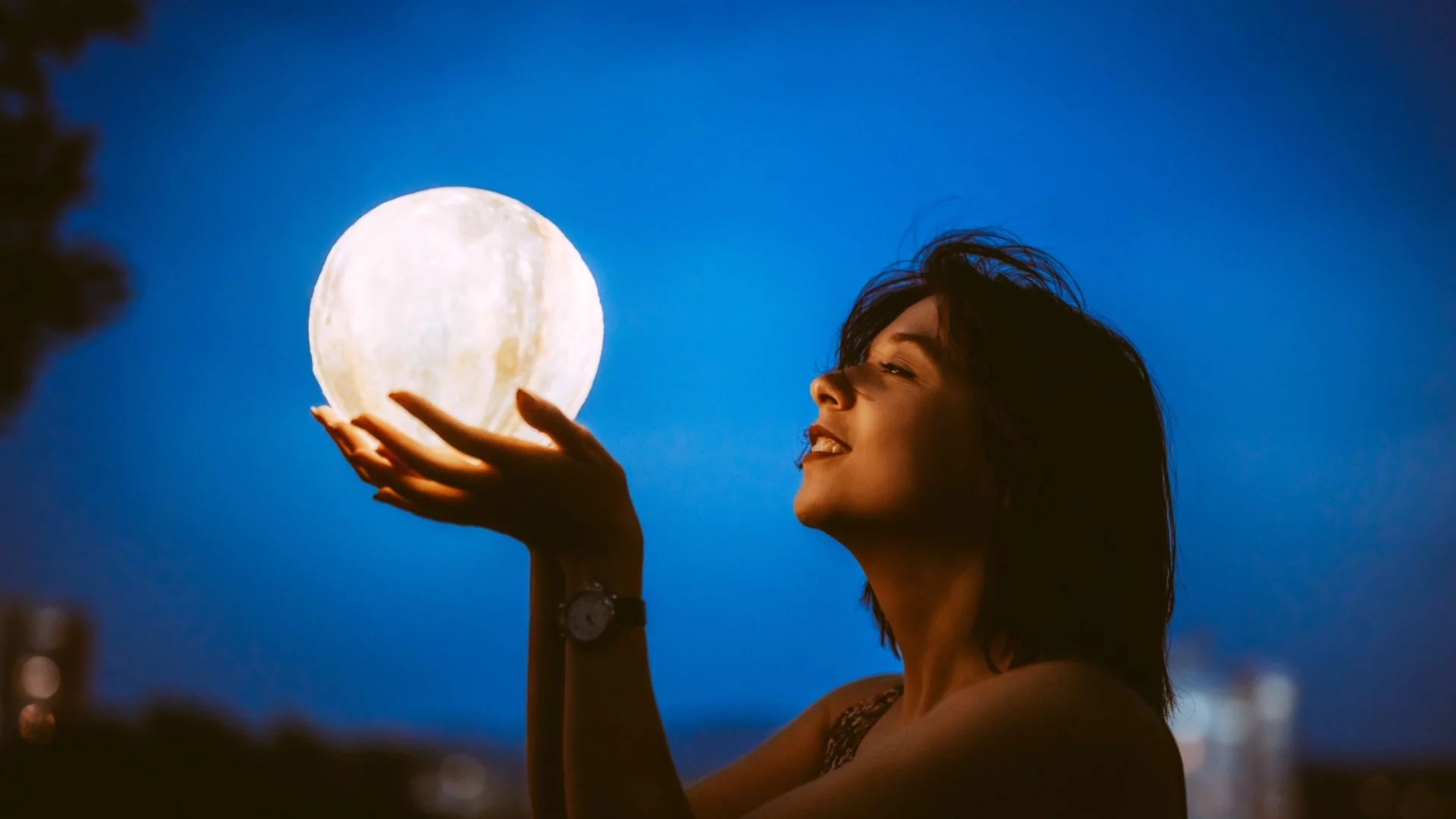 Хороскоп за утре, 20 ноември: Девите ще се възродят под новолунието, а Лъвовете ще позагубят от блясъка си