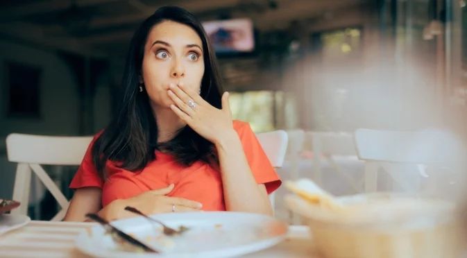 Празниците наближават: Ако преядем веднъж, ще напълнеем ли?