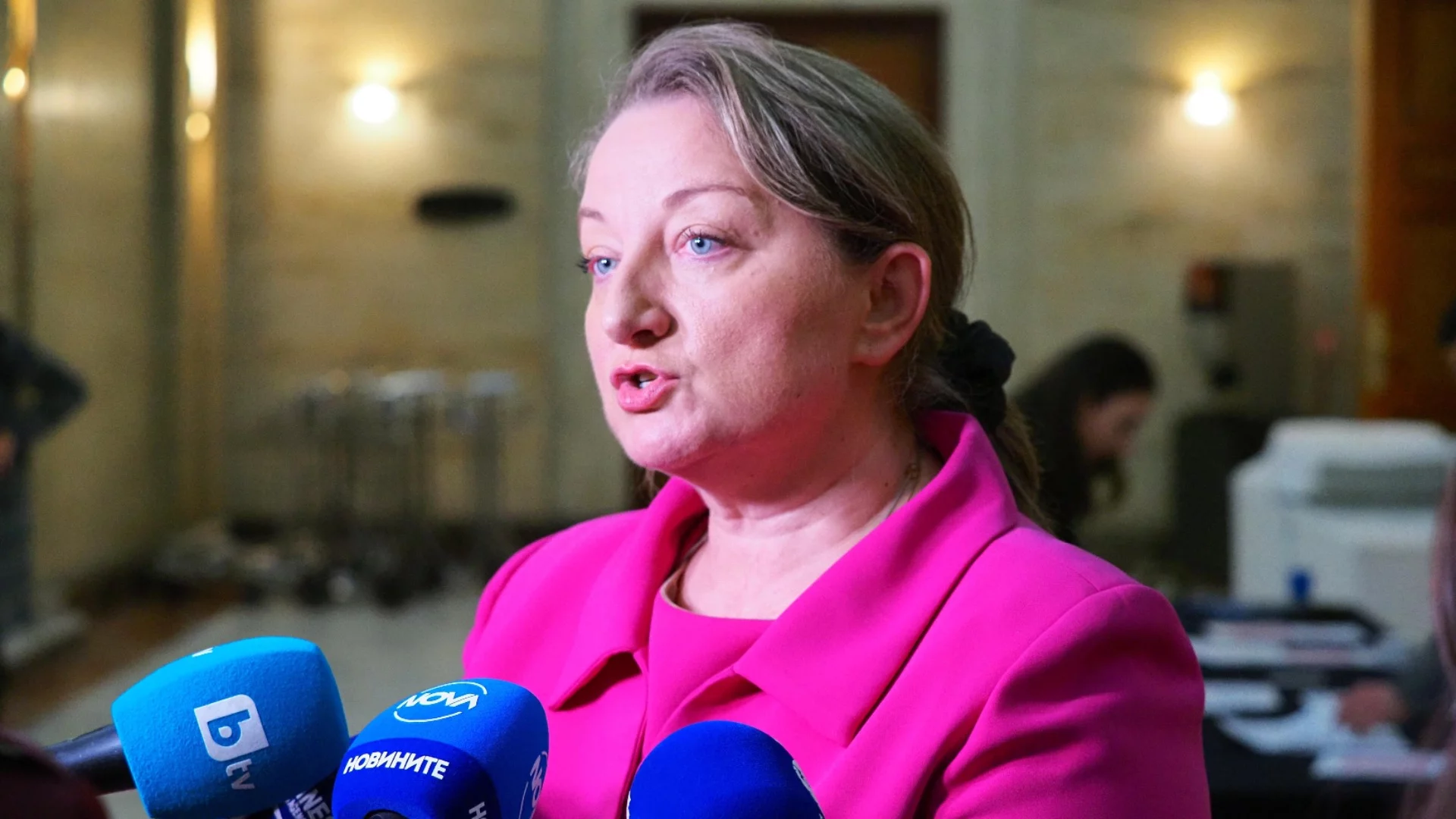Сачева: Този бюджет е единственият възможен, добавките за Коледа и Великден да влязат в закон (ВИДЕО)