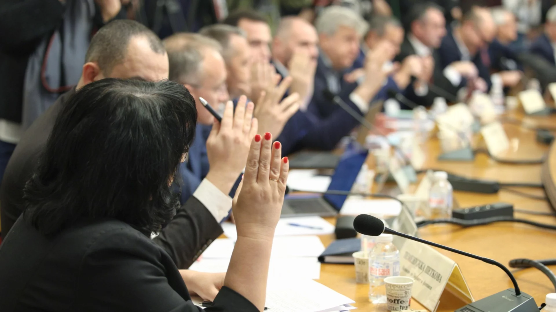 На първо четене на комисия: Приеха първия бюджет на България в евро