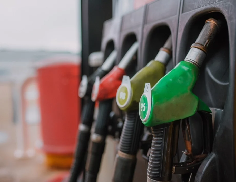 Колко плащаме за гориво в България и на Балканите: Телевизионна проверка 