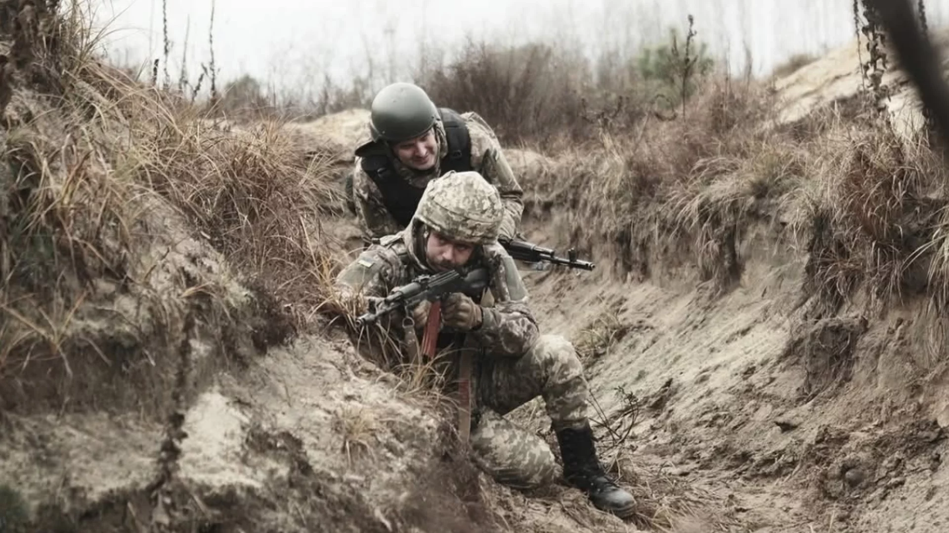 Войници се крият по 60-165 дни в дупки и пълзят по 5 км, за да бъдат превързани: До какво доведоха дроновете