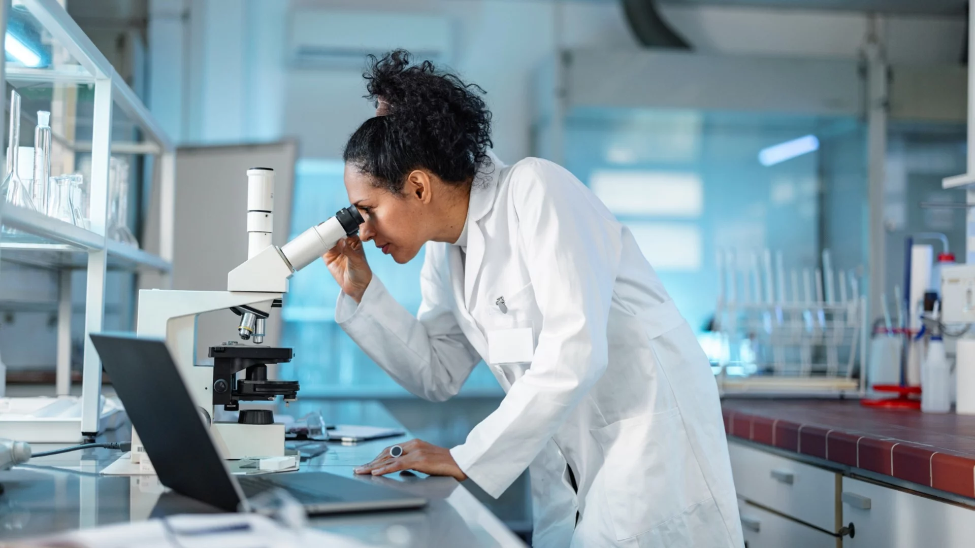 Правителството подкрепя учените с ново издание на програмата "ПЕТЪР БЕРОН И НИЕ"