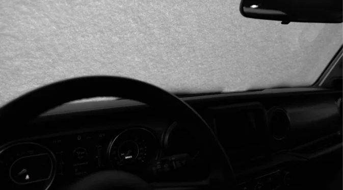 Как да размразите предното стъкло мигновено