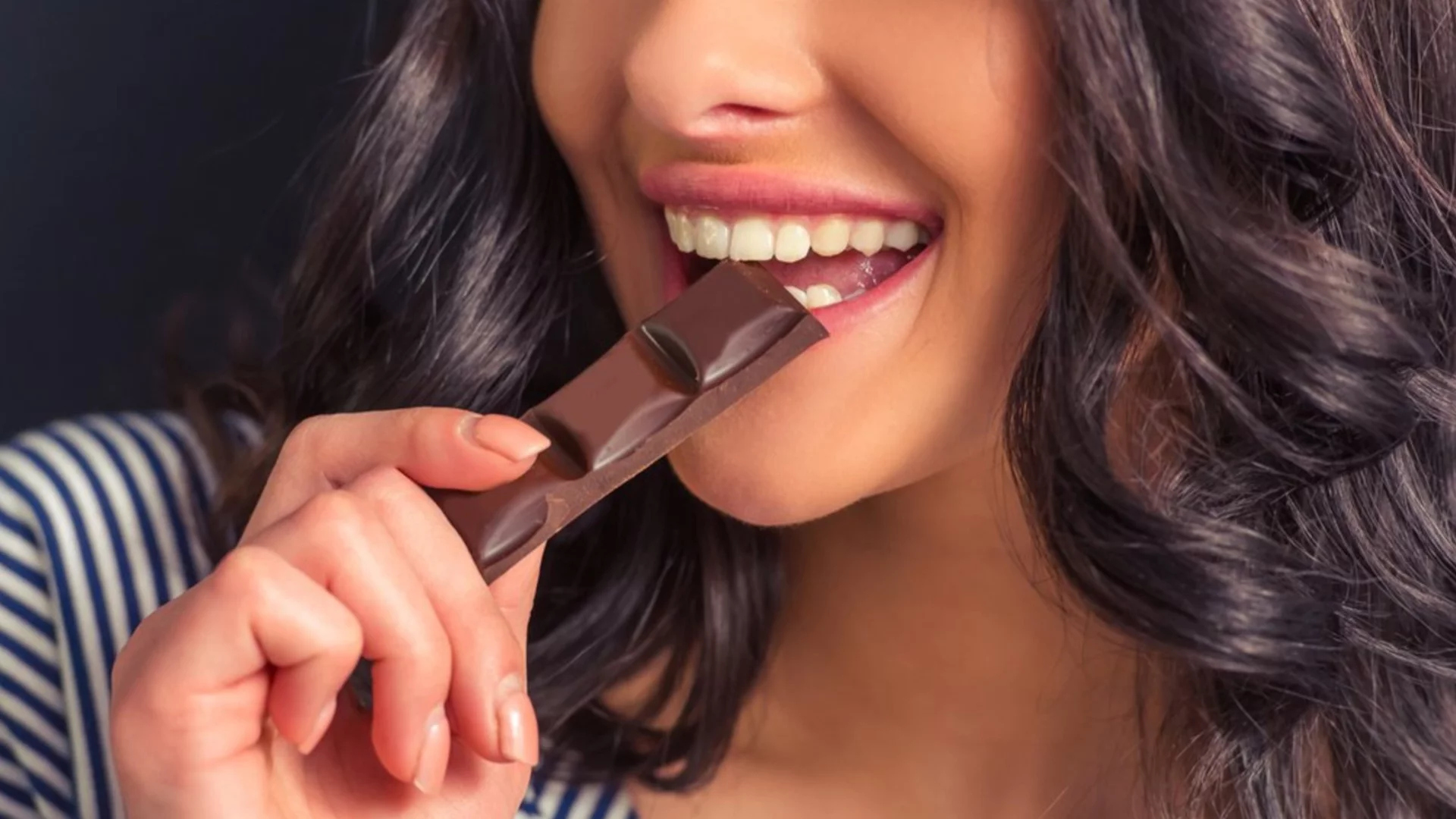 Защо шоколадът побелява и става ли за ядене след това?