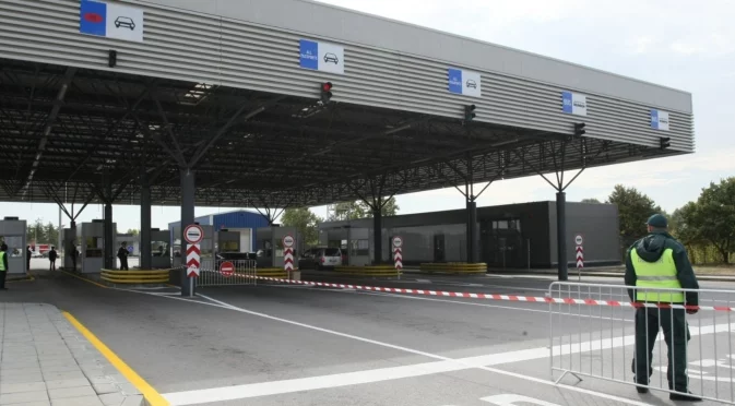 Нов граничен пункт за милиарди стои затворен