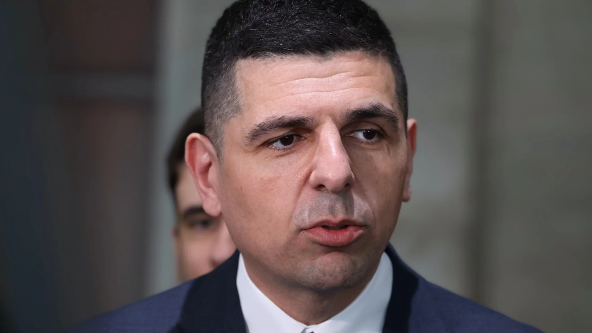 "Перверзно и лицемерно": Мирчев за Пеевски и дарението за пенсионерите (ВИДЕО)