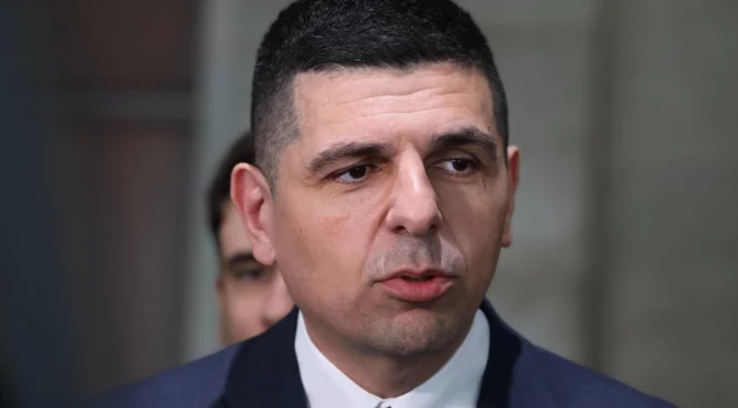 "Перверзно и лицемерно": Мирчев за Пеевски и дарението за пенсионерите (ВИДЕО)