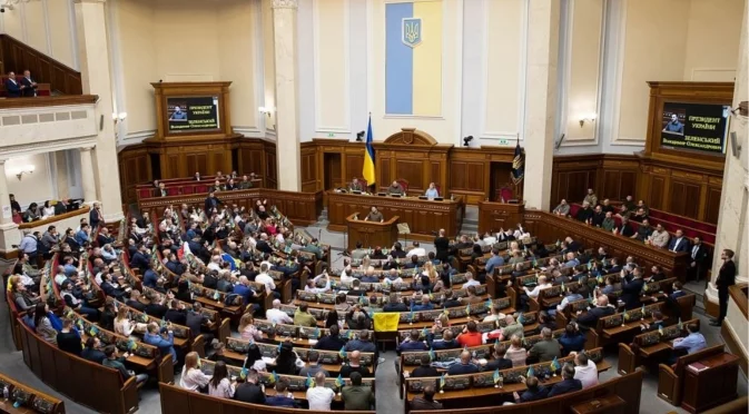 След настояване за оставка на цялото украинско правителство: Радата отстрани двама министри заради корупция (ВИДЕО)