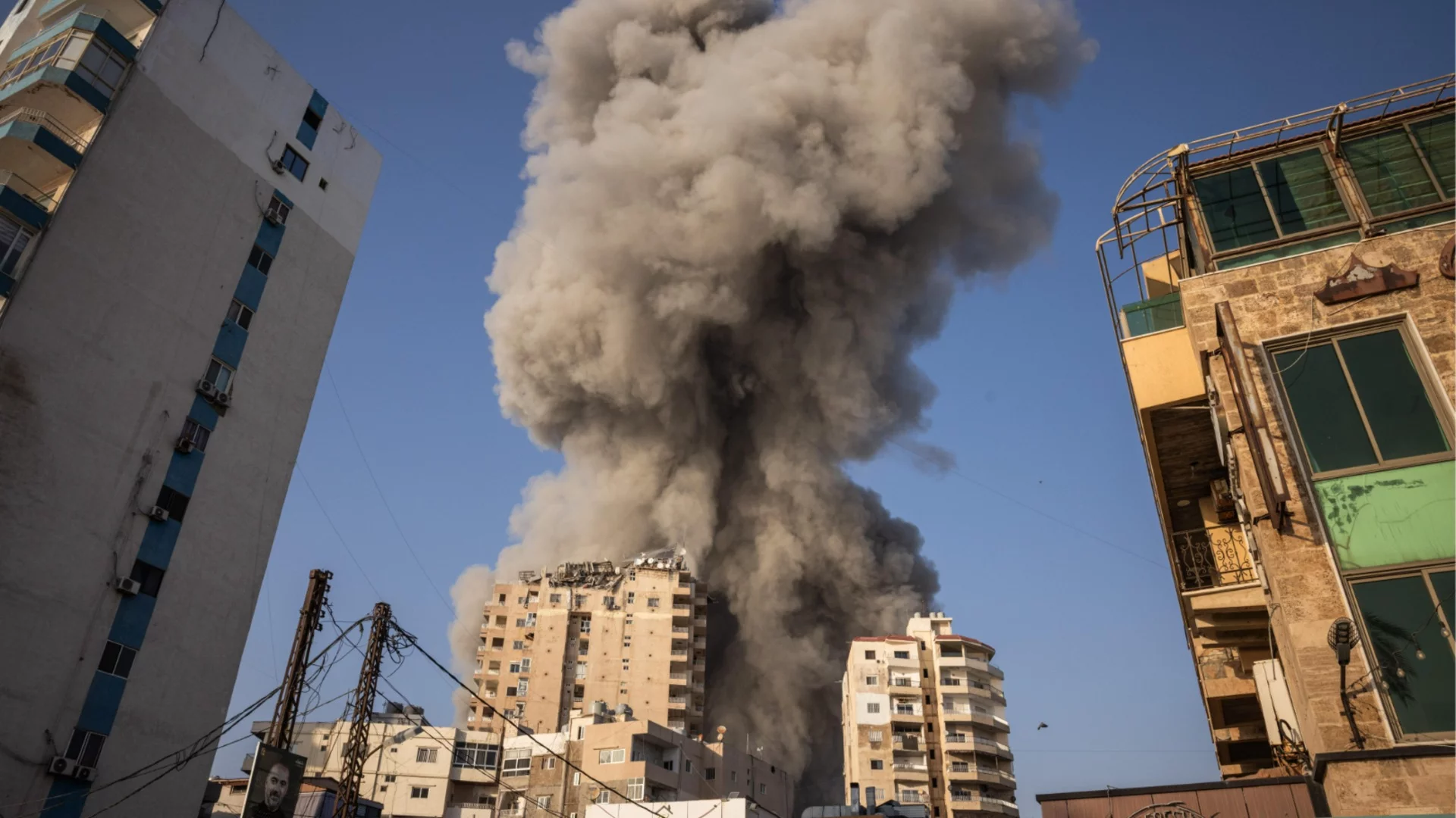 Убити и ранени при израелски въздушни удари в Ливан