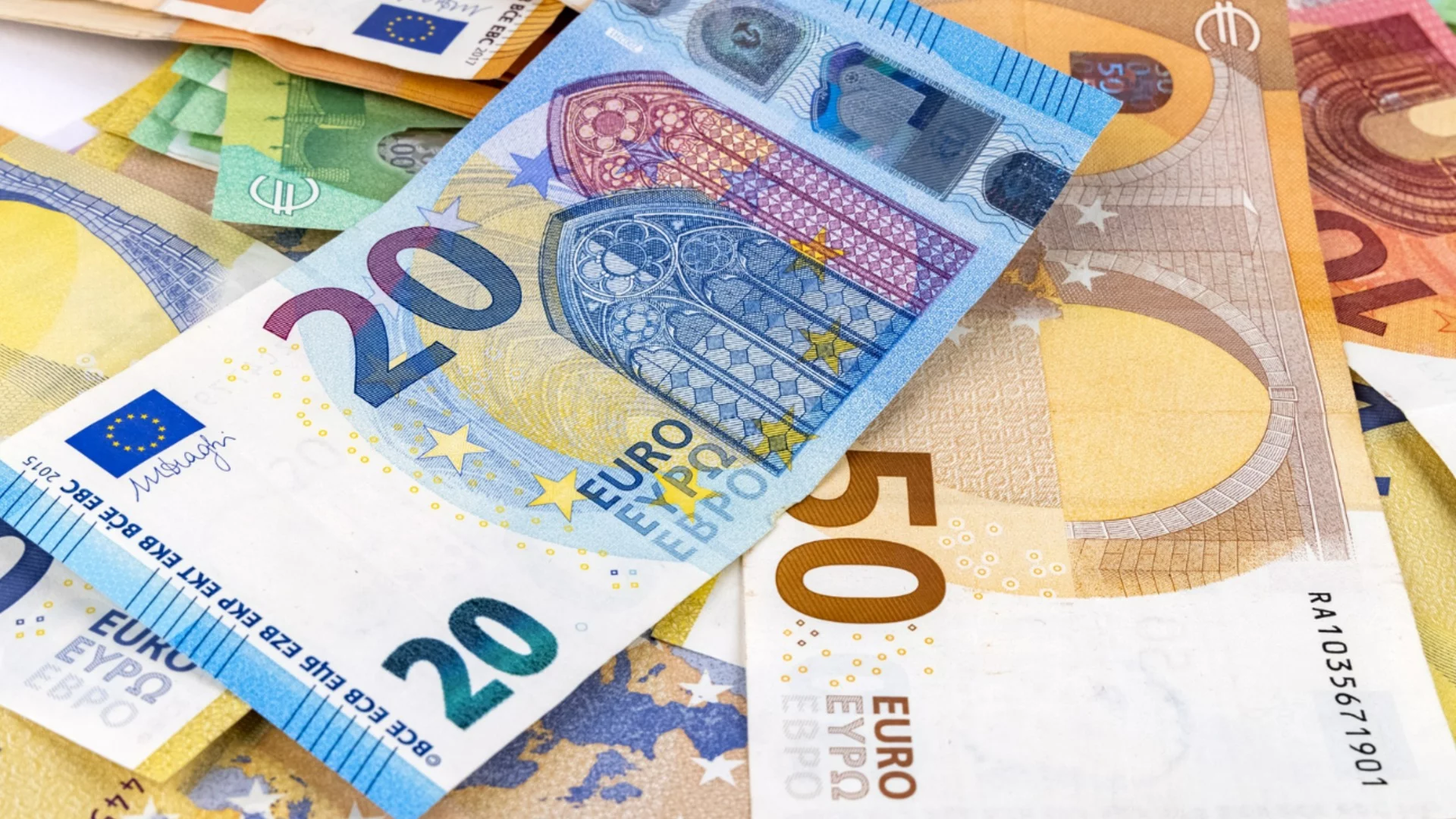 Инфлацията в ЕС и еврозоната се забави