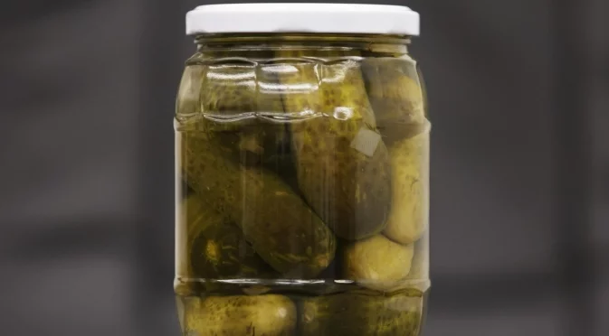 На косъм от трапезата ни: Отровни ядки, краставици с парацетамол и риба с живак