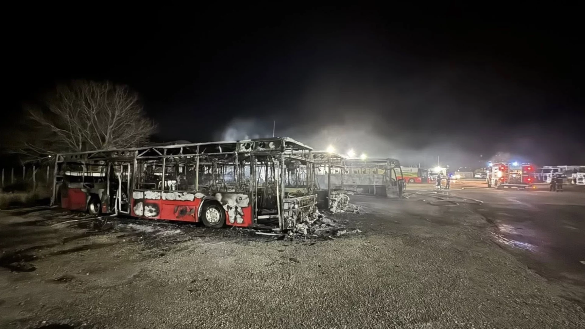 Голям пожар и изгорели автобуси ще затруднят обществения транспорт в Костинброд