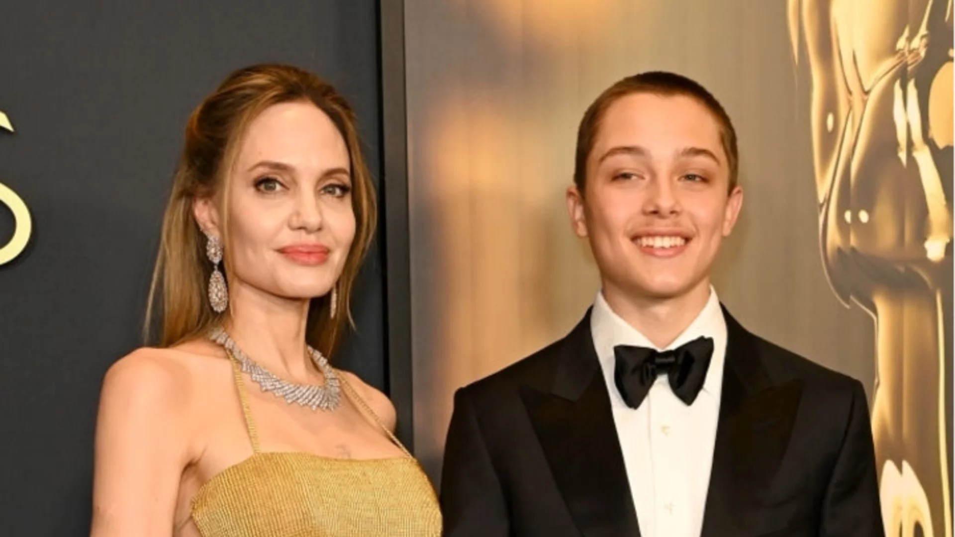 Розов експеримент: Няма да повярвате как изглежда синът на Анджелина Джоли (СНИМКИ)