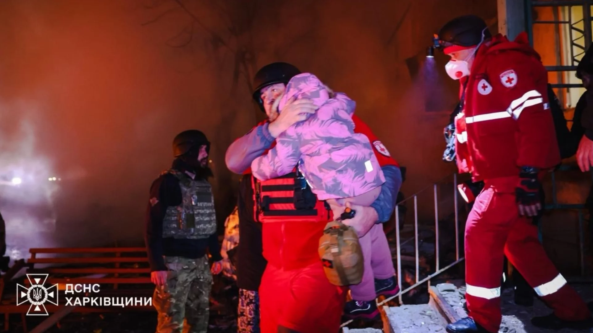 Десетки ранени в Харков след руска атака с "Шахед". Украйна пак се прицели в руска рафинерия (ВИДЕО)