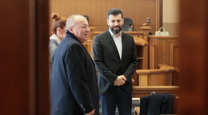 Заради ареста на Борисов: Кирил Петков застана пред съда