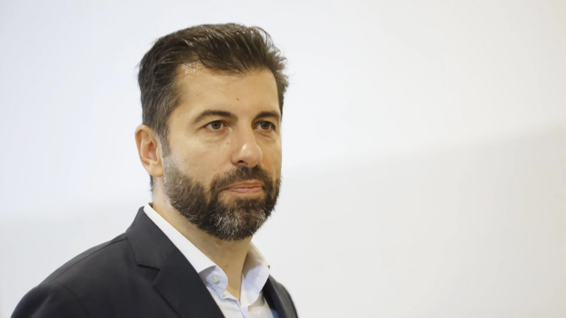 "Абсурд и несправедливост": Кирил Петков за преместването на Коцев и Барбутов в карцера на Софийския затвор