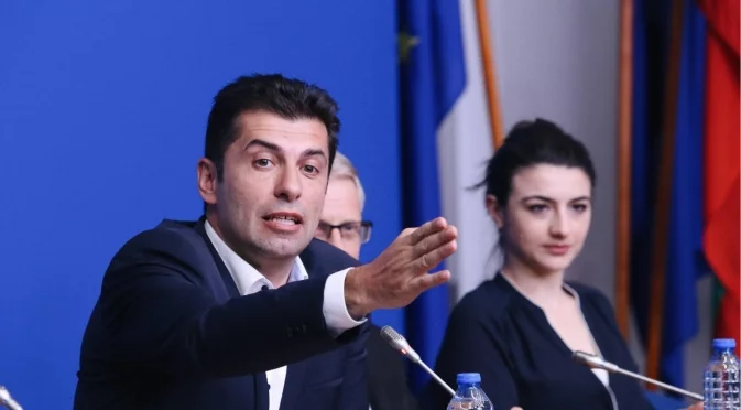 "Слави написал пост от дивана": Лена Бориславова и Кирил Петков отговориха на лидера на ИТН